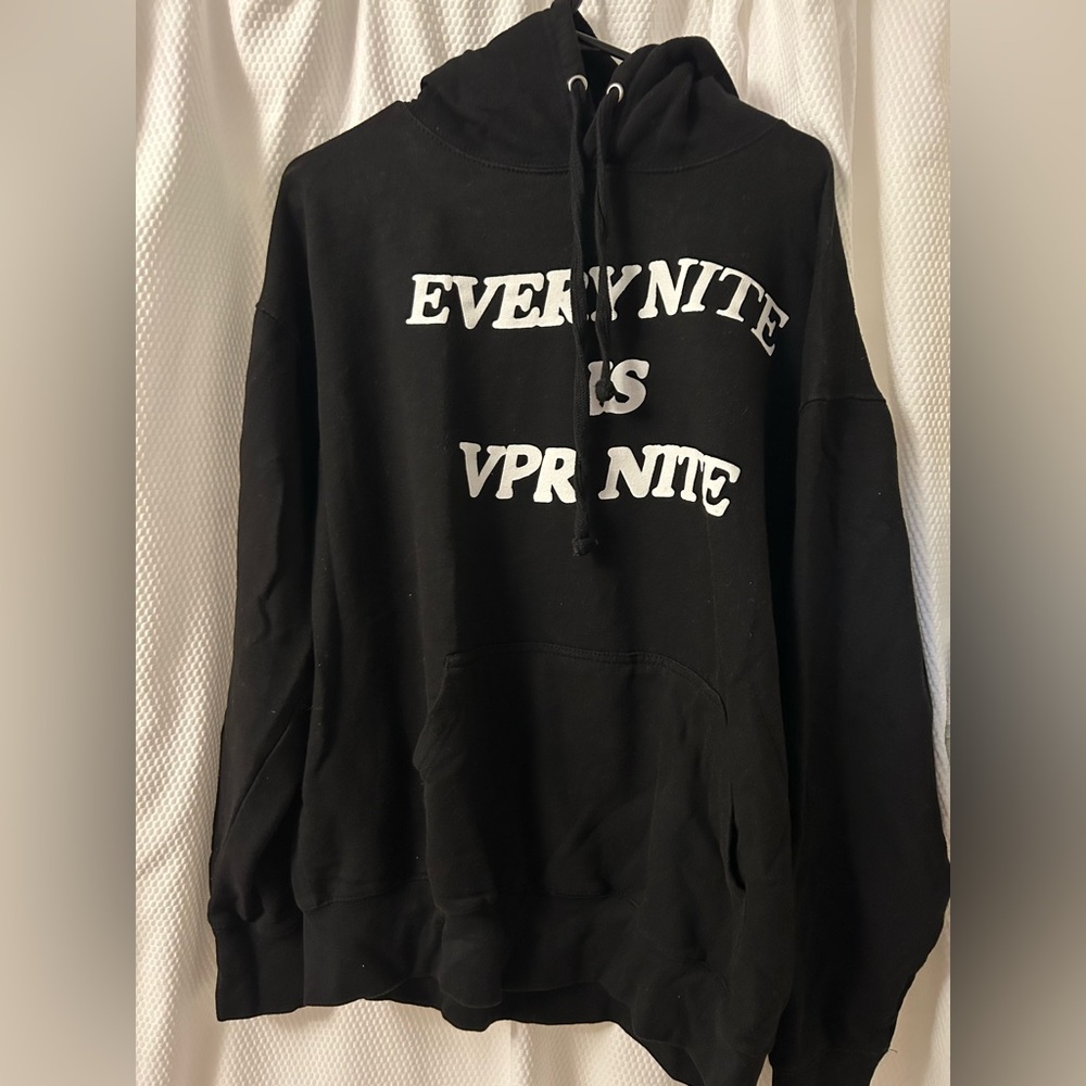 Emo Nite X Vanderpump Rules VPR XL - Picture 2 of 6
